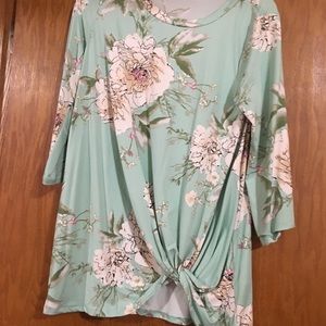 Never worn 3/4 sleeves shirt with side knot.